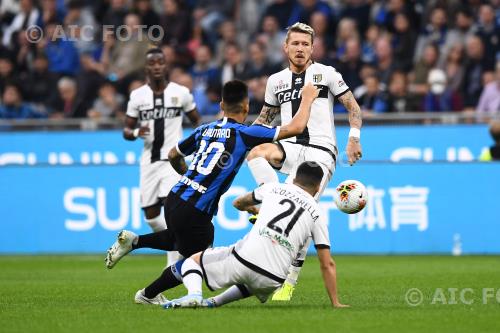 Parma Matteo Scozzarella Parma Borja Valero Iglesias Giuseppe Meazza match between Inter 2-2  Parma Milano, Italy 