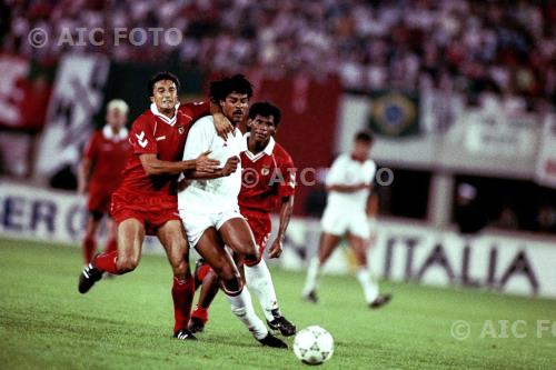 Milan Aldair Nascimento Santos Benfica Ricardo Gomes Vienna, Austria. 