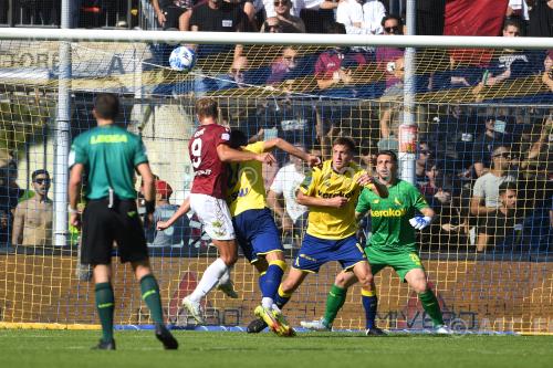Reggina Paulo Azzi Modena Luca Magnino Italian championship 2022 2023 Serie B 7 °Day Alberto Braglia match between Modena 1-0 Reggina 
