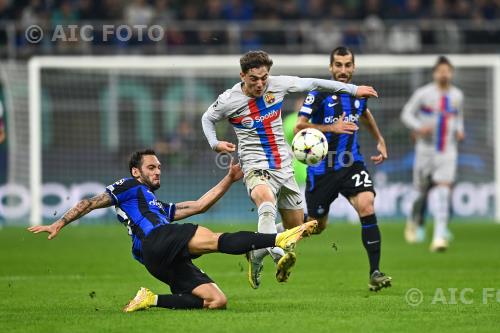 Barcelona Hakan Calhanoglu Inter Henrikh Mkhitaryan Giuseppe Meazza match between Inter 1-0 Barcelona Milano, Italy 