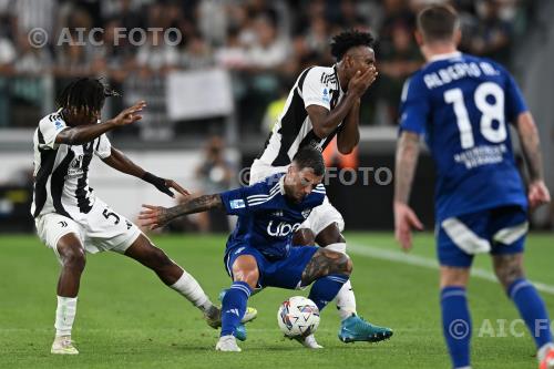 Juventus Gabriel Strefezza Como Juan David Cabal Allianz match between    Juventus 3-0 Como Torino, Italy 